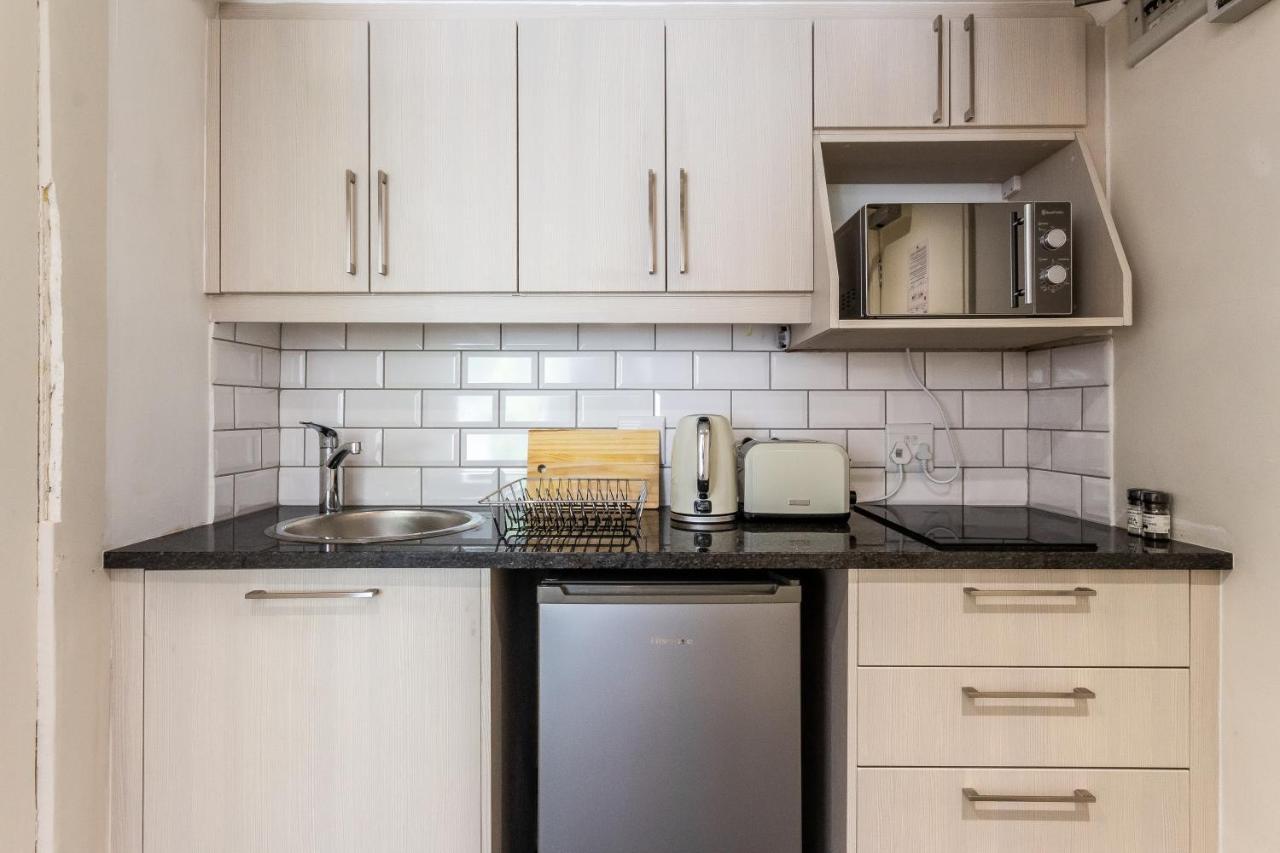 Trendy Apartment In Thibault Square City Centre Cape Town Exterior foto